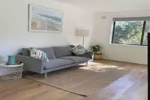 Stunning beachside 2 bedroom by EdgeTrip, Sydney