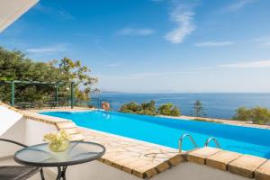 Four-Bedroom Villa Eleni by Konnect, with Private Pool & Stunning Seaview, Barbati