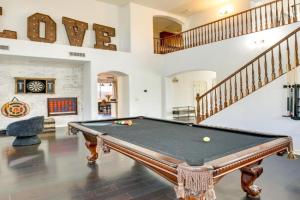 Luxe Family Home with Pool, 13 Mi to Dtwn! Guest house, Phoenix