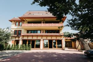 Perla Apartments, Subotitsa