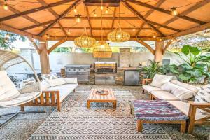 Casita Hosum: Modern WFH Garden Suite w/ Gazebo Outdoor Kitchen & BBQ Guest house, San Jose