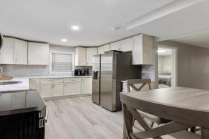 140 E Burk Ave, Unit B Apartments, Wildwood