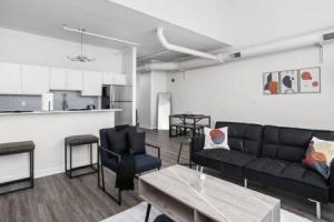 5BR Cozysuites The Block with Pool Table Arcade, Indianapolis