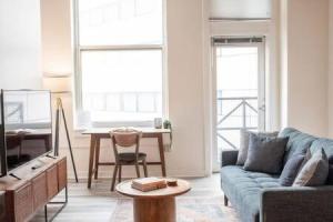 5BR CozySuites The Block with Direct Skybridge Access, Indianapolis