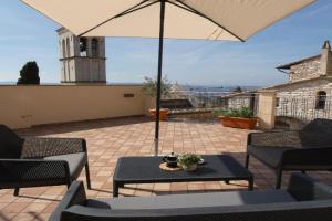 Scappo in Umbria, La casa di Eude, Assisi