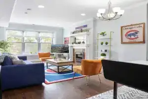 Game Day Getaway - 3BR in Vibrant Wrigleyville Apartments, Chicago