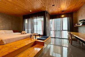 Niran NaiHarn, Serene Studio Retreat, Relife Windy, Nai Harn