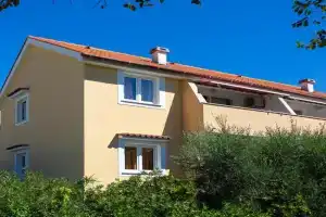 Awesome Apartment In With Kitchen, Baska