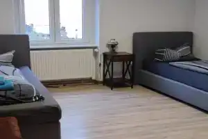 Große Monteurwohnung bei Würzburg bis 6 Personen mit eigenen gratis Parklätzen und Grill und WLAN 3x Schlafzimmer - nur Einzelbetten Apartments, Veitshoechheim