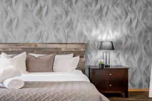 Coral Springs Lakefront Retreat Guest house, Calgary