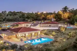 NOMAS VILLAS With Private Pool, Potos