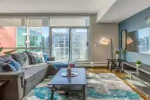 Cozy 2BR Condo with King Bed and City Views Apartments, Calgary