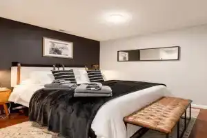 Adorable 2-Bedroom Modern Basement, Aurora