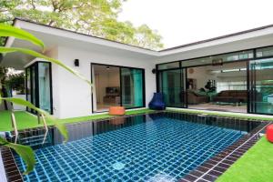 Modern & fun pool villa at Kamala regent, Bang Tao