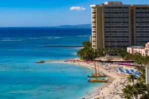 Ocean Front Spectacular Condo Apart-hotel, Honolulu