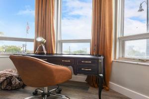 HostWise Stays - The Grandview - King Bed - Spectacular Views - Great Work Space Apartments, Pittsburgh