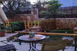 M&M Airport stop Garden Apartment, Spata