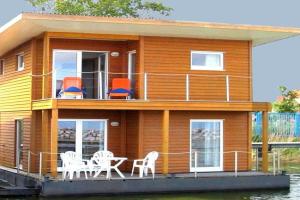 FLOATING HOUSES - "schwimmende Ferienhäuser" - Haus 1, Barth