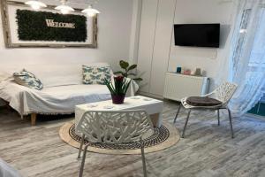 Selenity studio(close to two metro stations), Piraeus