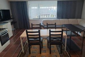STUDIO Apartment am Kreuzbergl, 34qm, 1-2 Gäste, gratis Parkplätze & Self Check-in, Klagenfurt