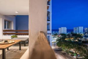 Reina Sofia 53 port and sea view Apartments, Estepona