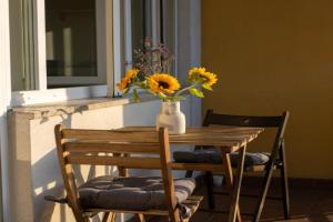 Lucca Roomy Apartment with Balcony and Parking!, Lucca