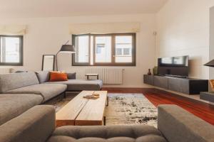 Bravissimo Cort Reial Palau, Duplex penthouse, Girona