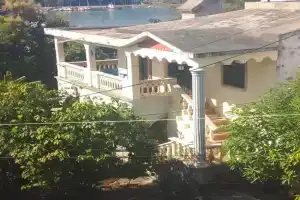 The Beauty of Apartments, Samana