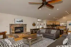 Cedar Crest at Winter Creek by Tahoe Getaways - 3BR, Walk to Ice Skating, Near Downtown and Northstar with Private Hot Tub! Guest house, Truckee
