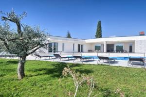 Aura Villa, Pula