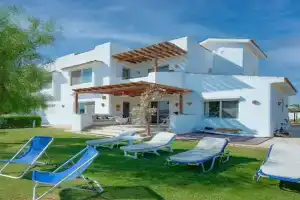 unique flat_ garden and lagoon Apartments, El Gouna
