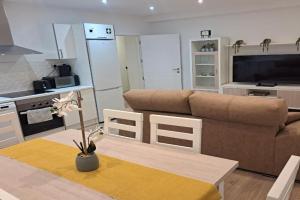 Main Street - 3 Bed Room - Family Friendly, Gibraltar