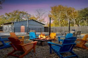 Pickleball Court - Walk to AT&T Stadium, Globe Life, Six Flags, Texas Live! & more Guest house, Arlington
