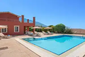 Villa Provenzo by Villa Plus, Lourdhata