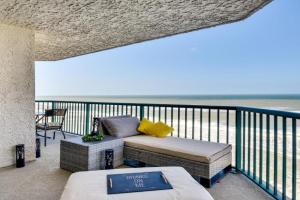 Eclectic Condo with Breathtaking View! Apartments, Daytona Beach