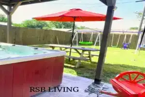 Stunning 4BR 2BA Hot Tub Cozy Holiday Home in, Plano