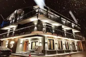 Villa Lordev, Corce
