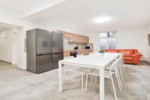 Tolstov Apartments - 3 , 4 and 5 Room Apartments - 20 Min zur Messe DUS, Willich