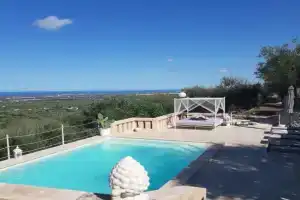 Trullo Monte Cannone con piscina Villa, Fasano