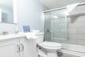 1st Floor - Free Parking - Washer & Dryer - AGH Apartments, Pittsburgh