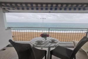 VILLAS COSETTE Apartamento Ely Palace 3-6 / Acogedor apartamento en el centro de (Costa Brava) y a primera linea de mar. - ES-209-1, Platja d'Aro