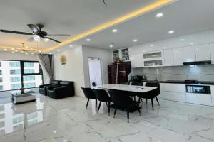 Royal Beachfront Apartment, Nha Trang