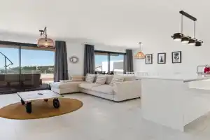 Penthouse moderne et cosy pour vos vacances accessible à pied depuis la plage, Estepona