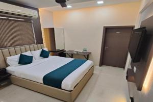Hotel Triton Sion - Near US Embassy - Hotel Near BKC, Mumbai