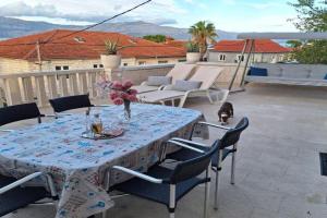 Apartment SEA VIEW, Postira