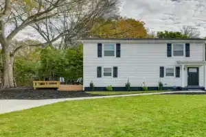 Stunning Retreat about 2 Mi to City Center! Guest house, Charlotte