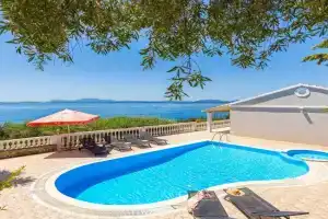 Villa Theodora, Nisakion