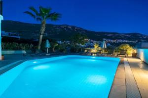 Spacious & private 4-bedroom villa with sea views, centrally located, Kalkan