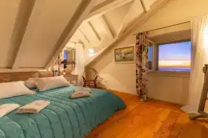 Villa Eudora, Comisa