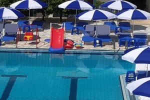 George Studios, Stalis